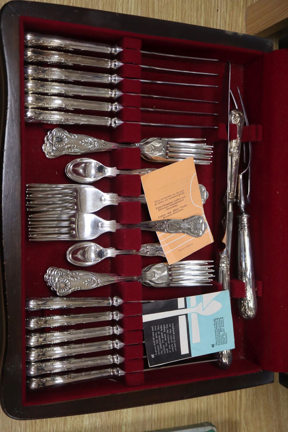 A canteen of Kings pattern plated flatware, setting for 12 (Sheffield)